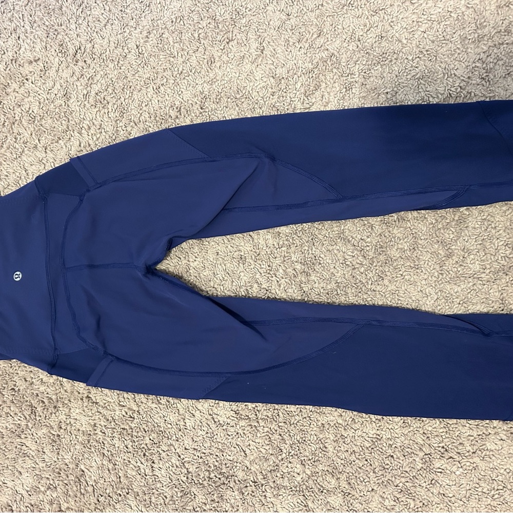 Lululemon navy crop leggings with pockets - Picture 2 of 2